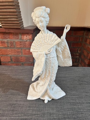 Large white highly detailed - large,