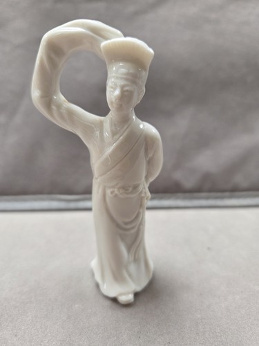White porcelain figure - , blanc
